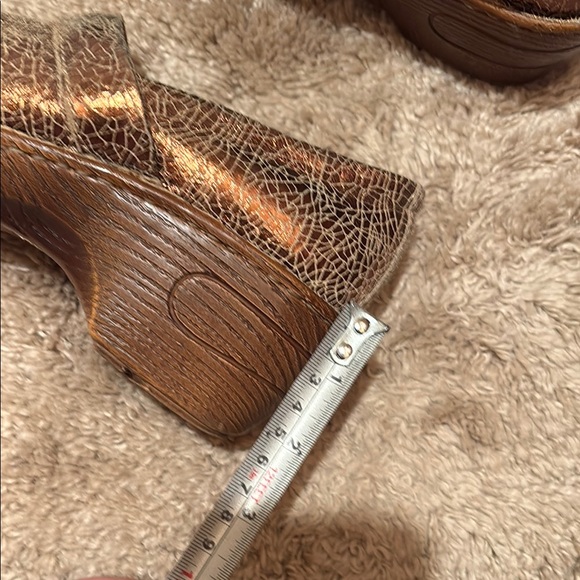 New NWOT Born Women's Bronze Crackle Clogs shiny 6 - Picture 12 of 15